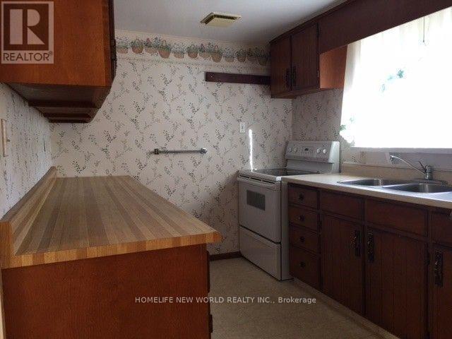 39 Windsor Drive, Whitchurch-Stouffville, Ontario  L4A 7X3 - Photo 5 - N12724226