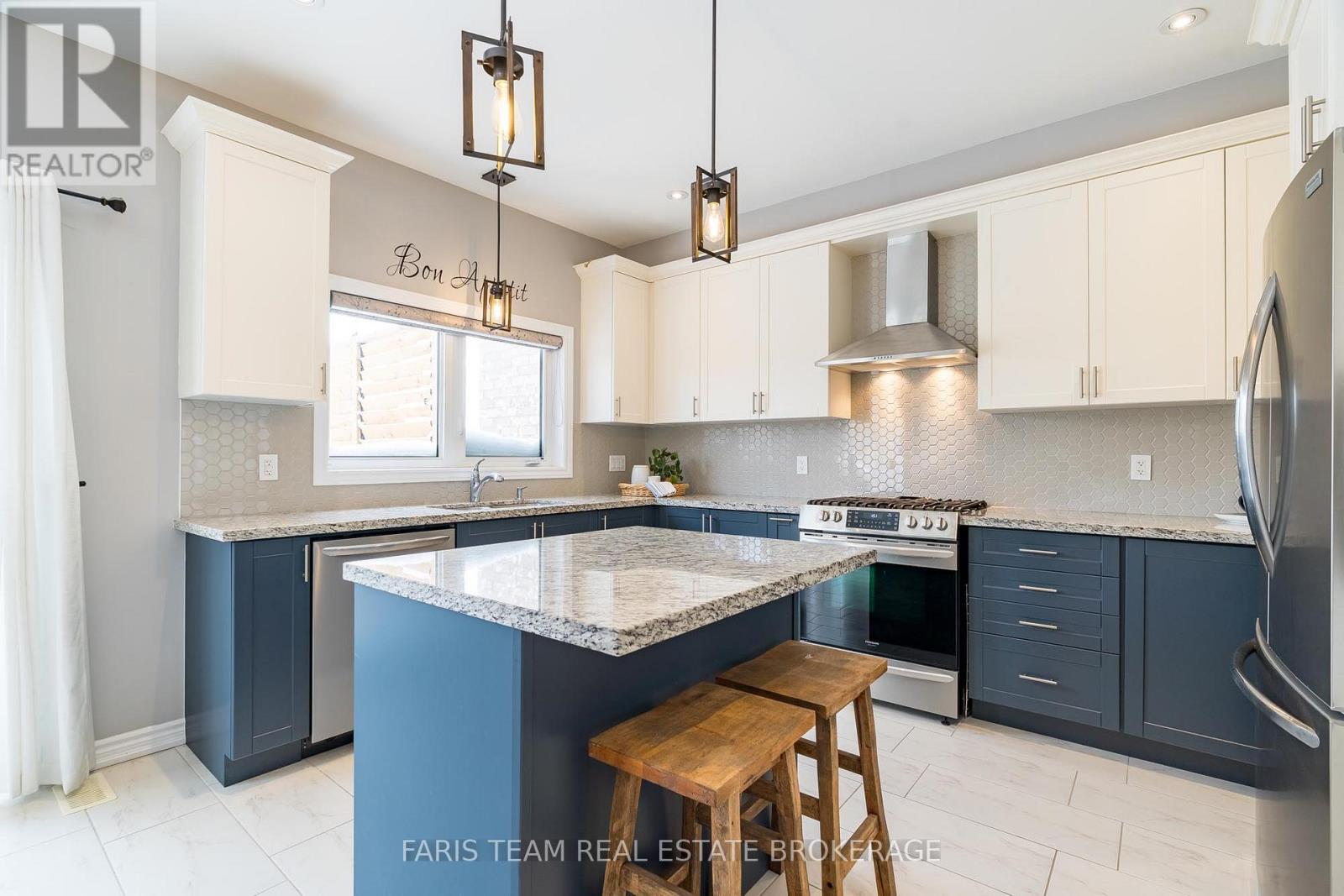 33 Bianca Crescent, Wasaga Beach, Ontario  L9Z 0H6 - Photo 9 - S12724140