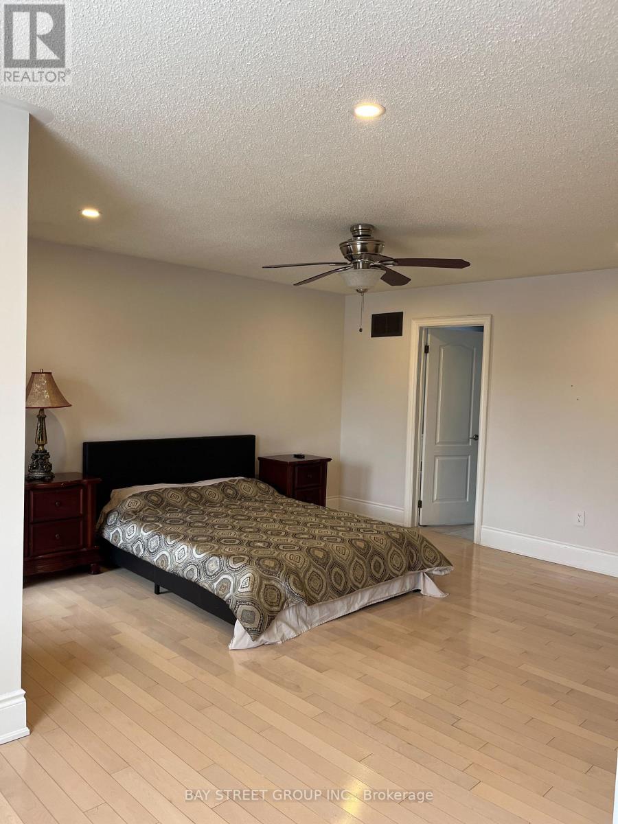 #upper - 54 Kingshill Road, Richmond Hill, Ontario  L4E 4E8 - Photo 13 - N12722844