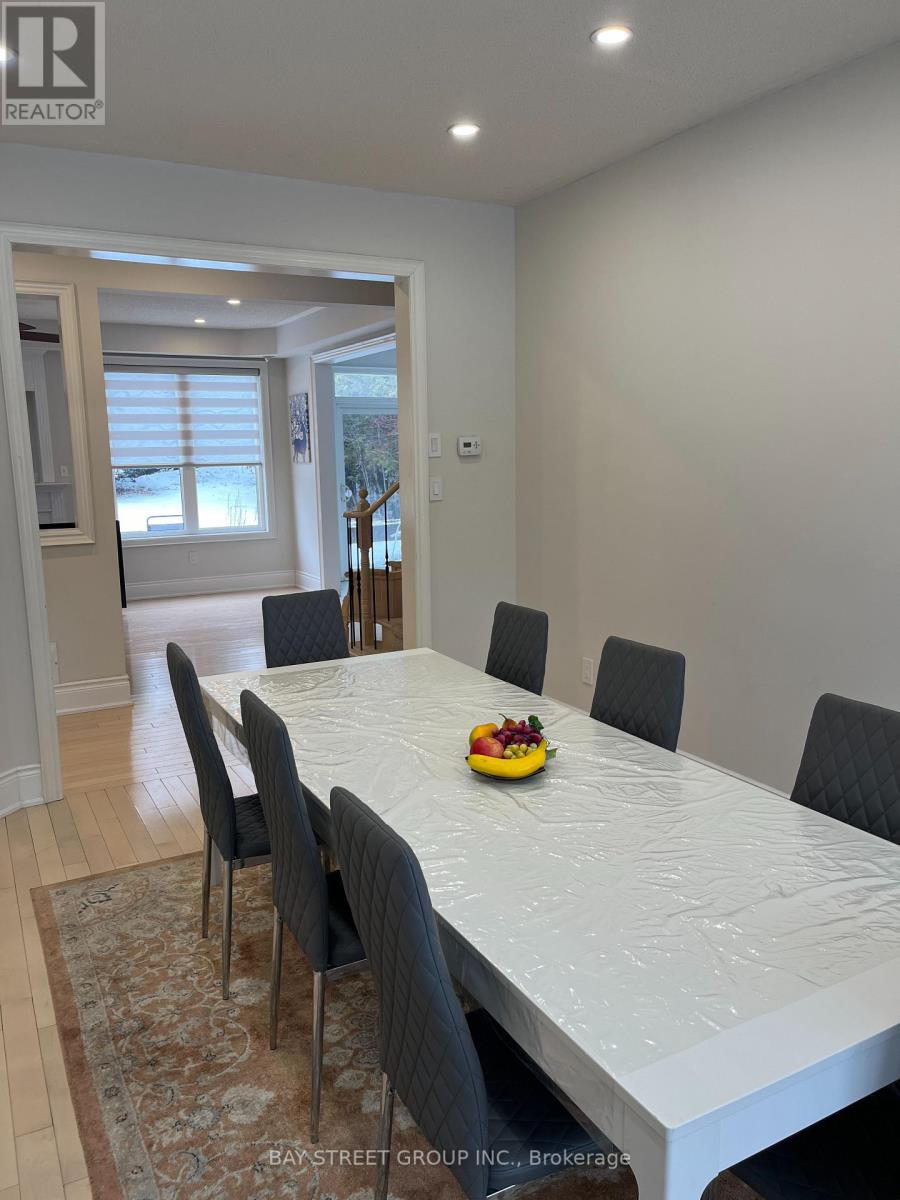 #upper - 54 Kingshill Road, Richmond Hill, Ontario  L4E 4E8 - Photo 4 - N12722844