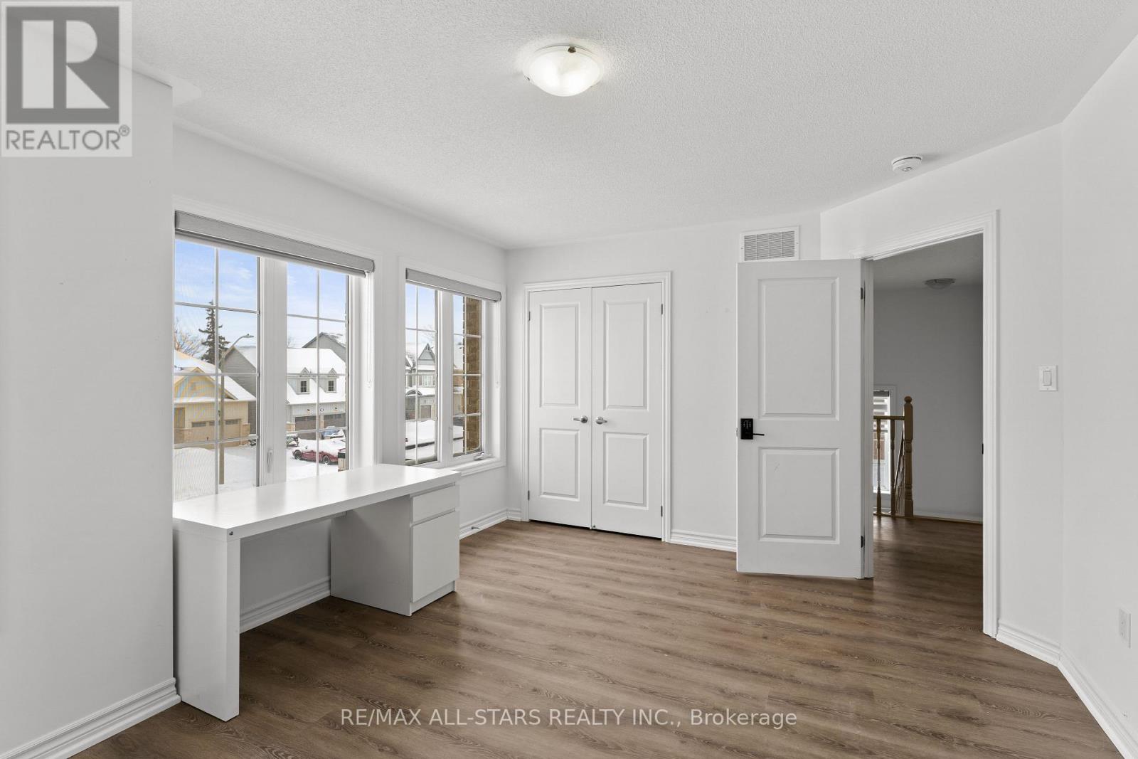 19 Hennessey Crescent, Kawartha Lakes, Ontario  K9V 0P2 - Photo 16 - X12723920