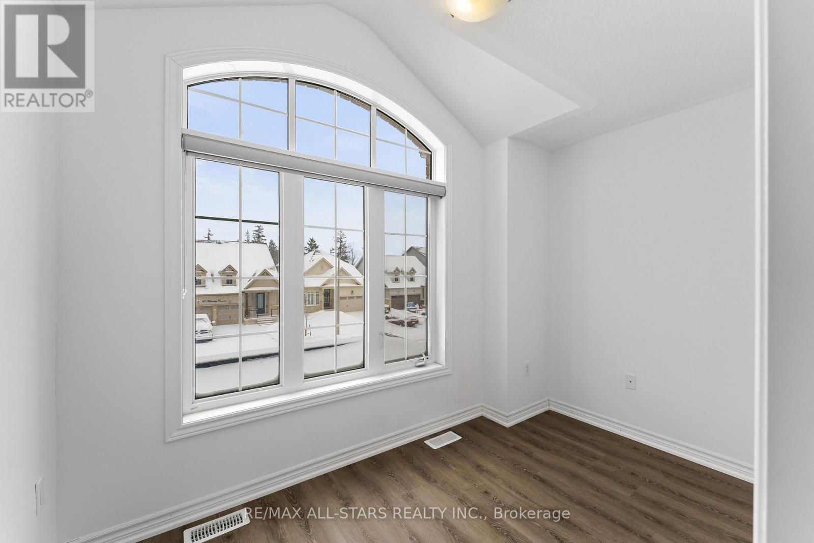 19 Hennessey Crescent, Kawartha Lakes, Ontario  K9V 0P2 - Photo 14 - X12723920