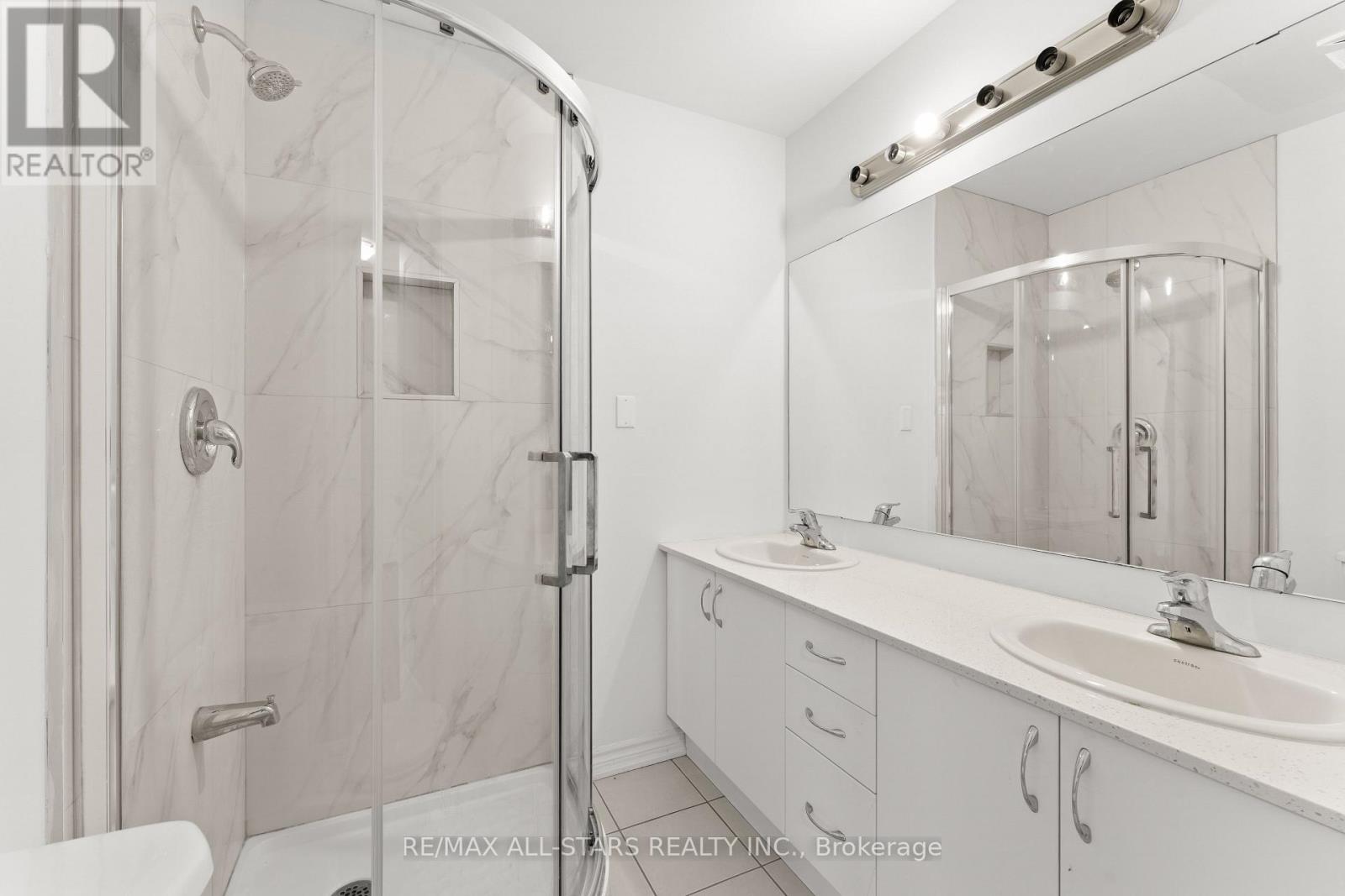 19 Hennessey Crescent, Kawartha Lakes, Ontario  K9V 0P2 - Photo 19 - X12723920