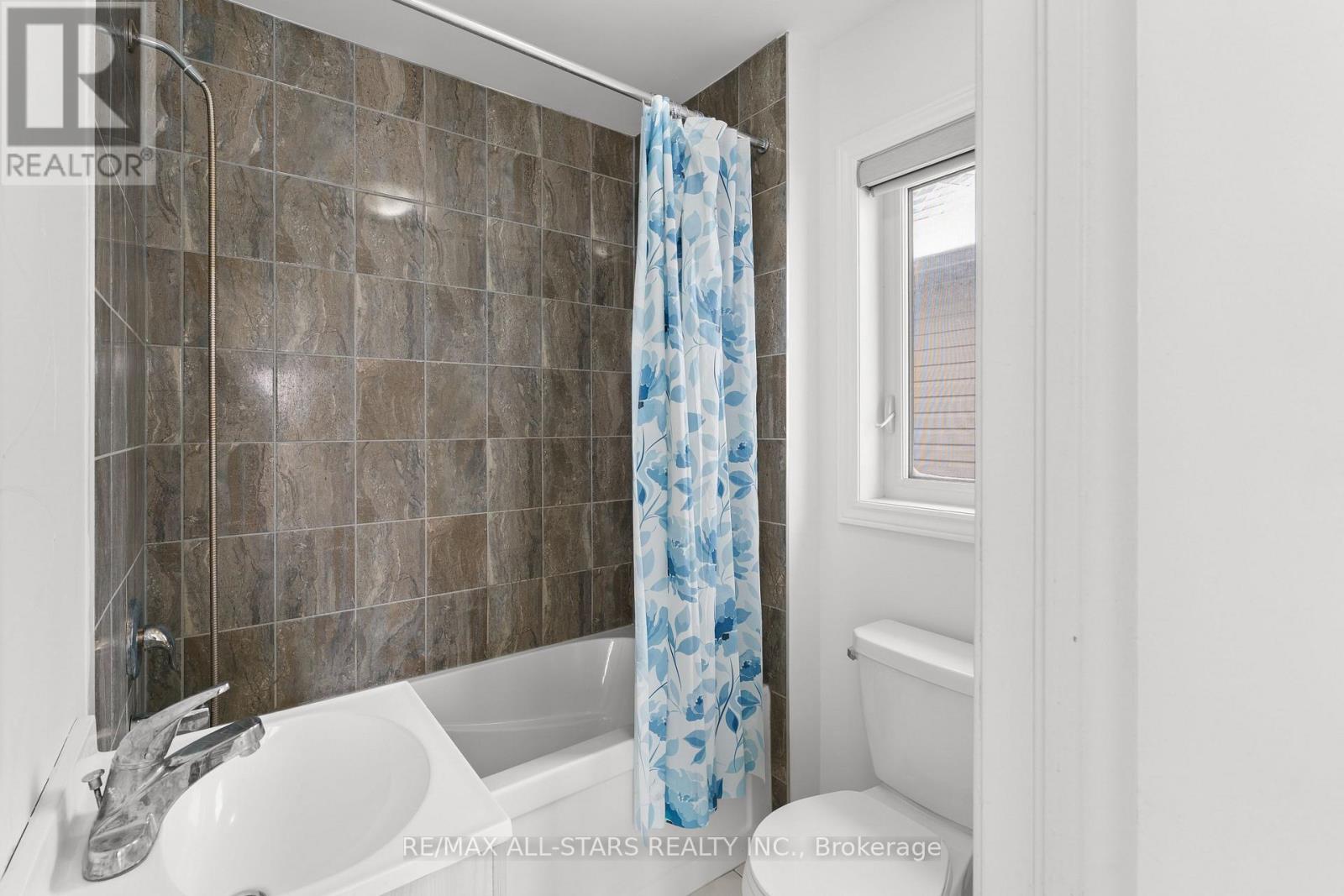 19 Hennessey Crescent, Kawartha Lakes, Ontario  K9V 0P2 - Photo 17 - X12723920