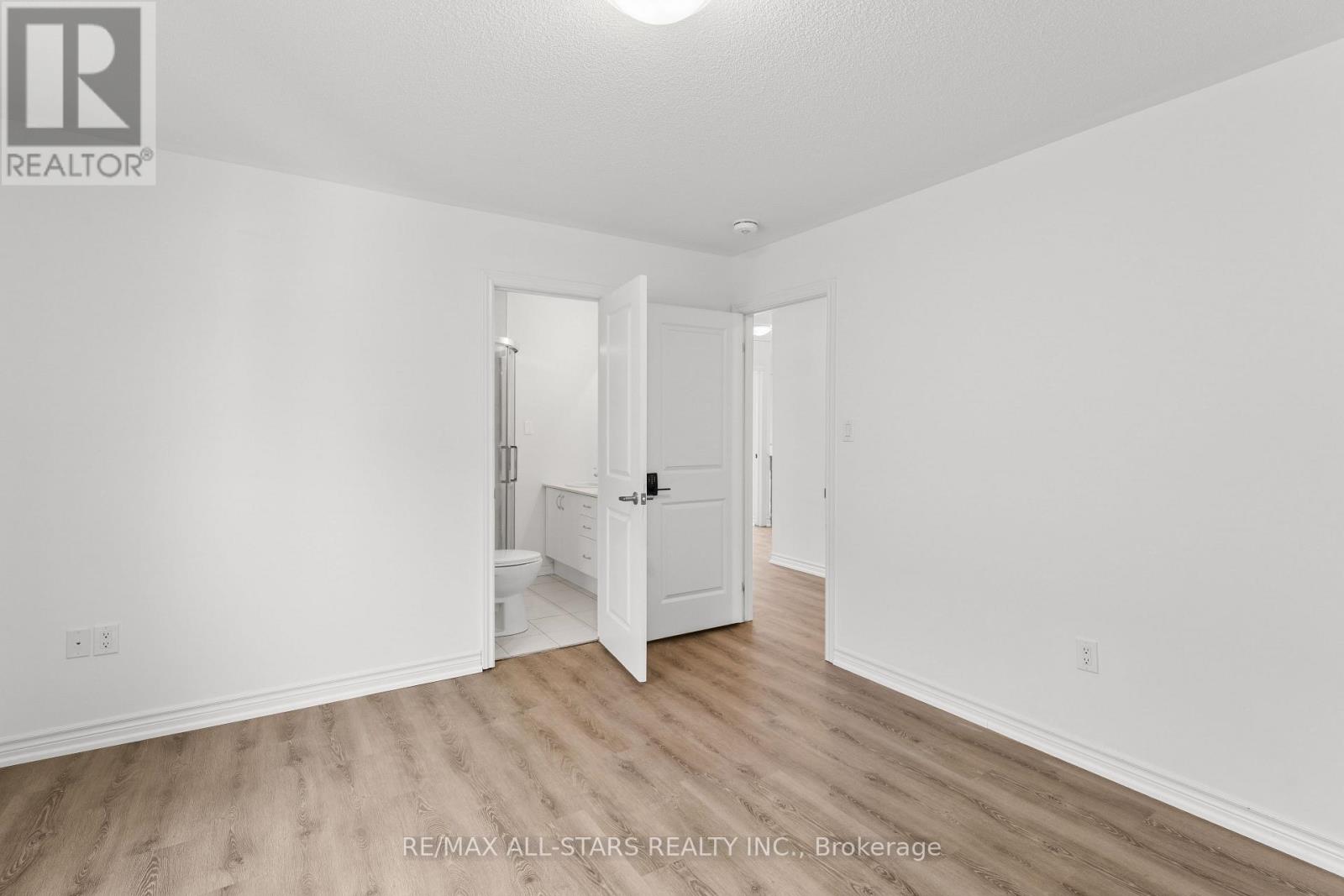 19 Hennessey Crescent, Kawartha Lakes, Ontario  K9V 0P2 - Photo 18 - X12723920