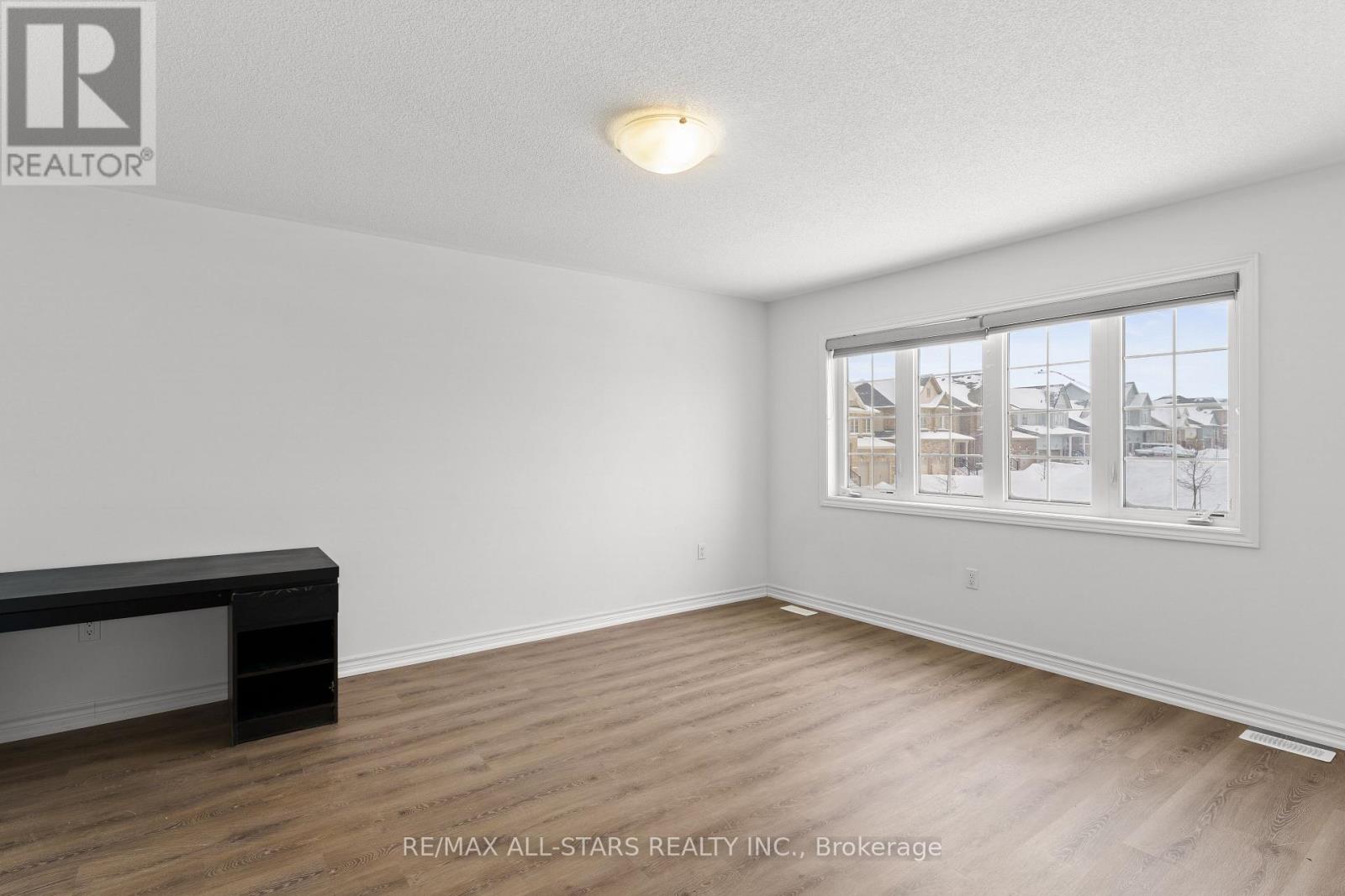 19 Hennessey Crescent, Kawartha Lakes, Ontario  K9V 0P2 - Photo 21 - X12723920