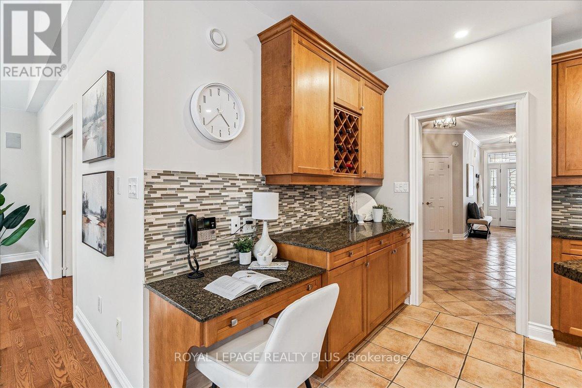 6409 Western Skies Way, Mississauga, Ontario  L5W 1H5 - Photo 11 - W12724012