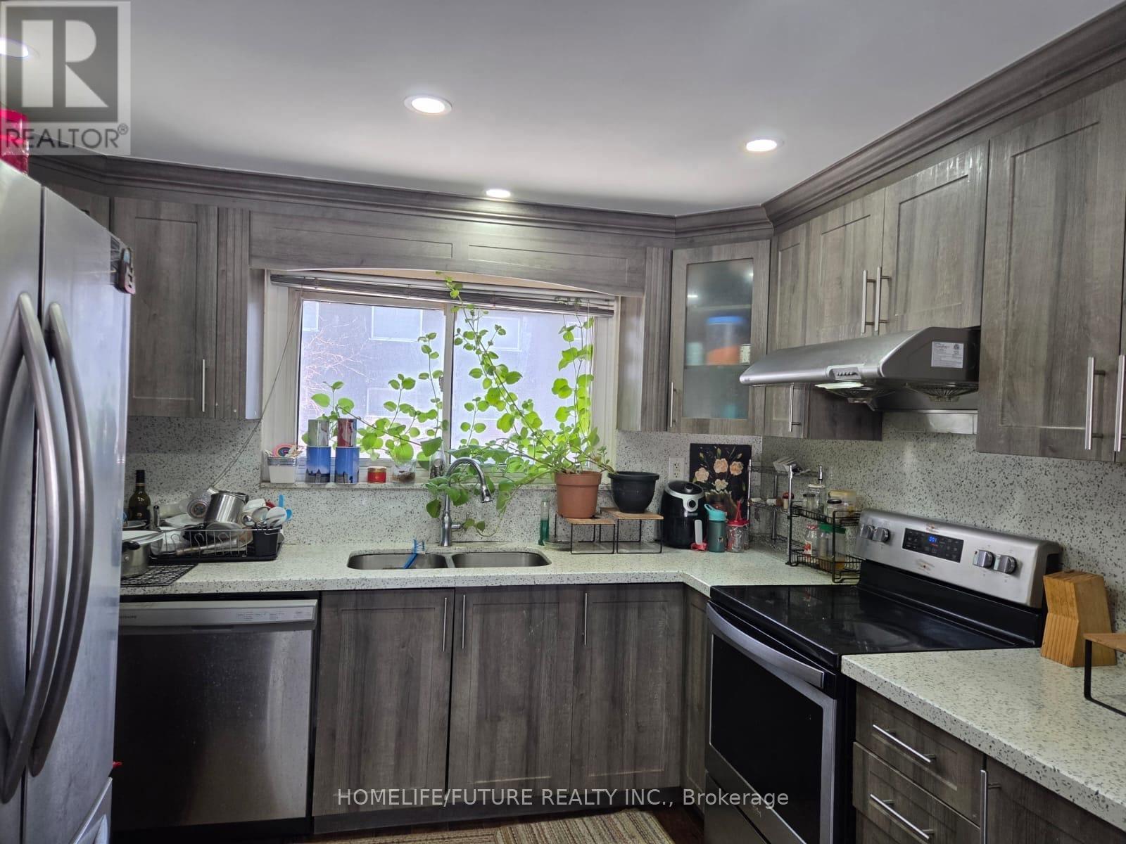 37 - 4 Darras Court, Brampton, Ontario  L6T 1W7 - Photo 3 - W12724020