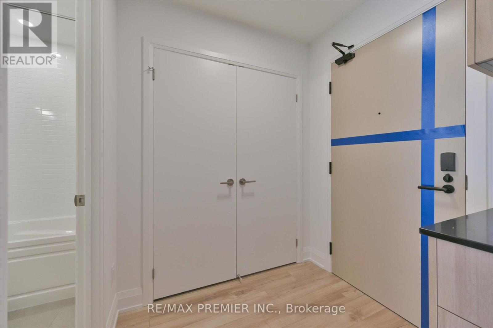 324 - 3250 Carding Mill Trail, Oakville, Ontario  L6M 1L3 - Photo 2 - W12724094