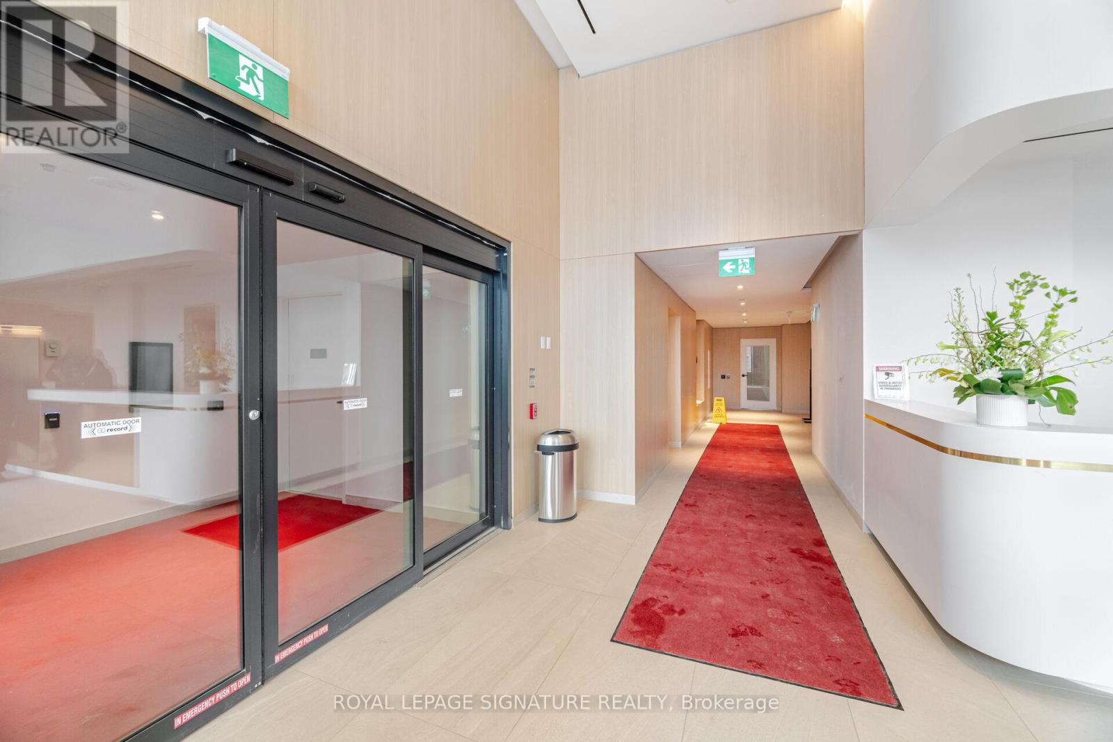 901 - 1 Fairview Drive, Mississauga, Ontario  L5A 0B4 - Photo 2 - W12724204