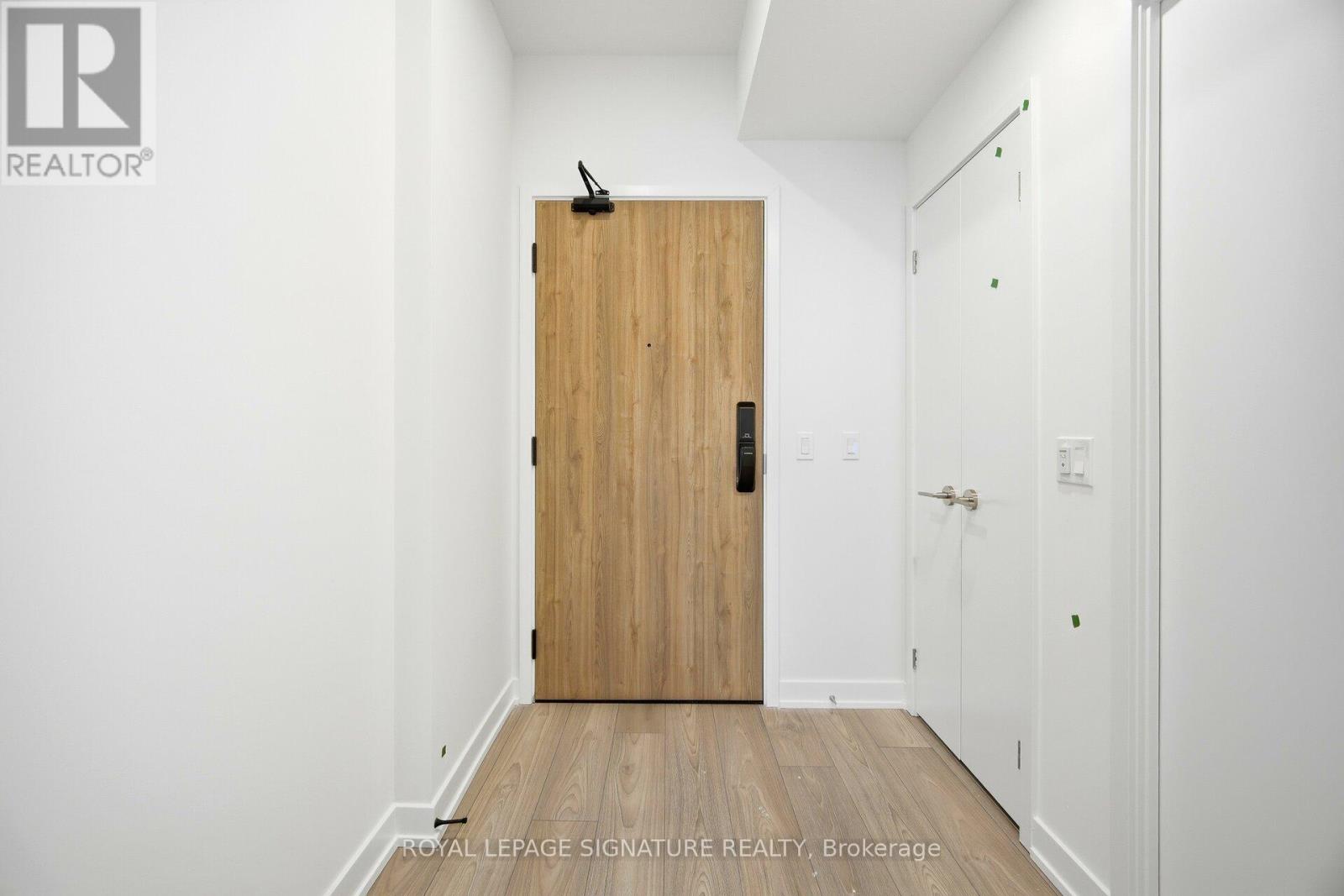 901 - 1 Fairview Drive, Mississauga, Ontario  L5A 0B4 - Photo 5 - W12724204