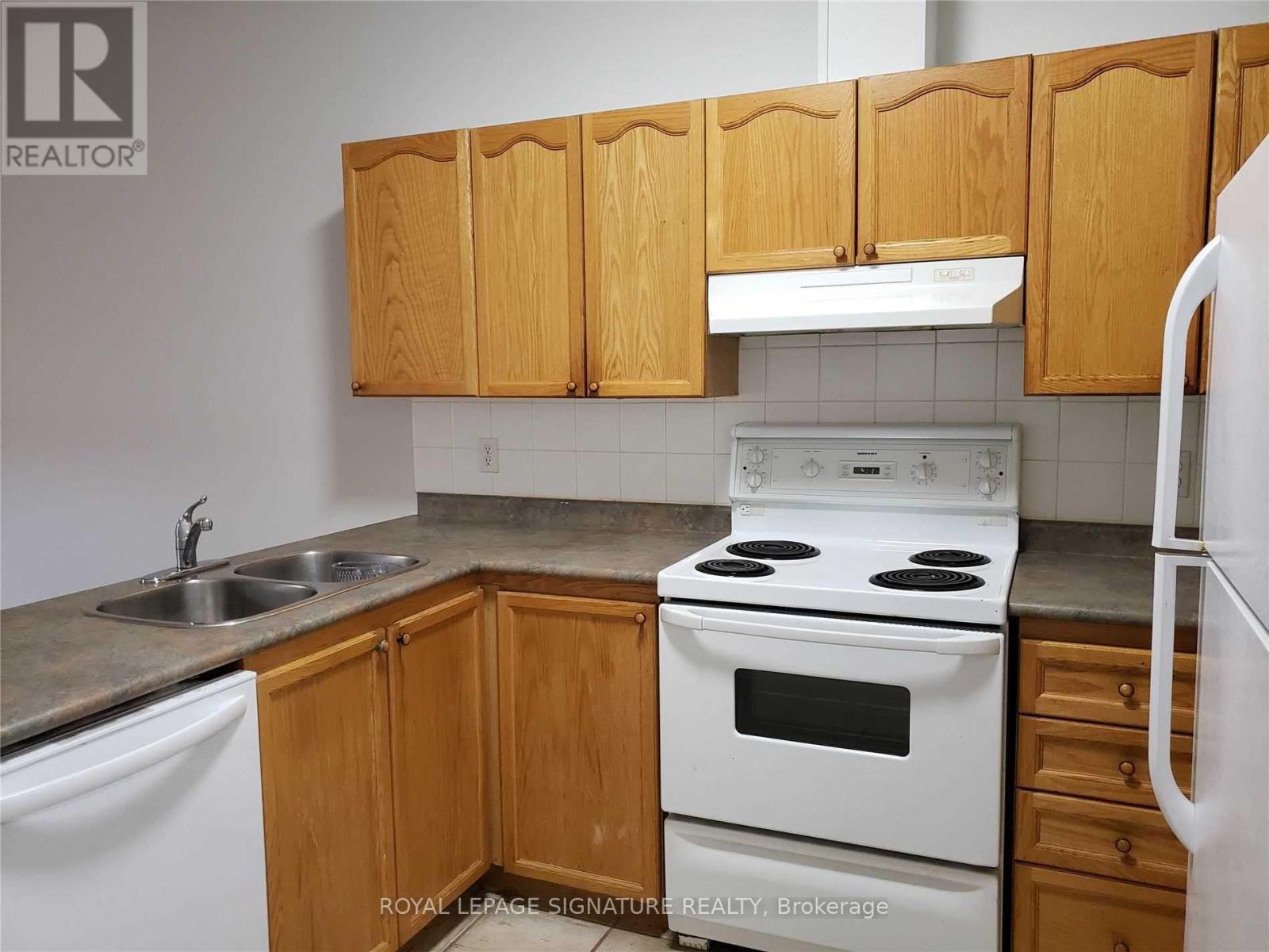 2 - 222 Queen Street S, Mississauga, Ontario  L5M 1L5 - Photo 2 - W12724240