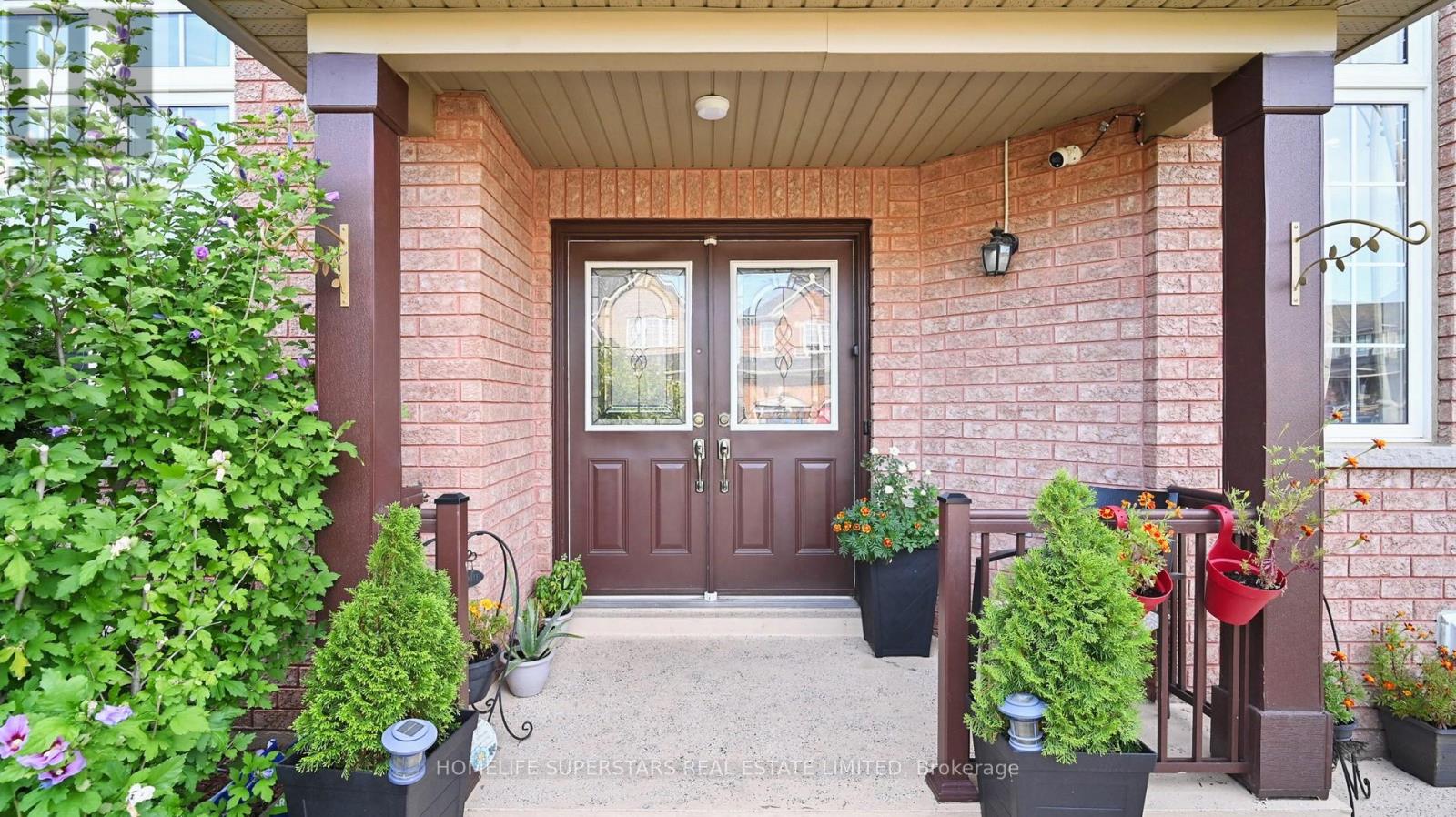 57 Quailvalley Drive, Brampton, Ontario  L6R 0N7 - Photo 5 - W12724260