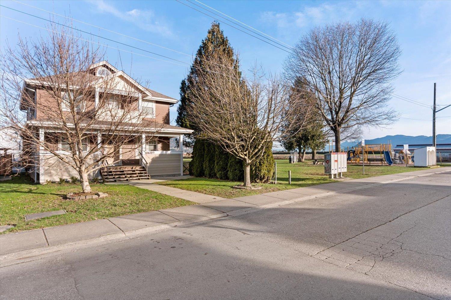 34749 3 Avenue, Abbotsford, British Columbia  V2S 8B9 - Photo 2 - R3081205