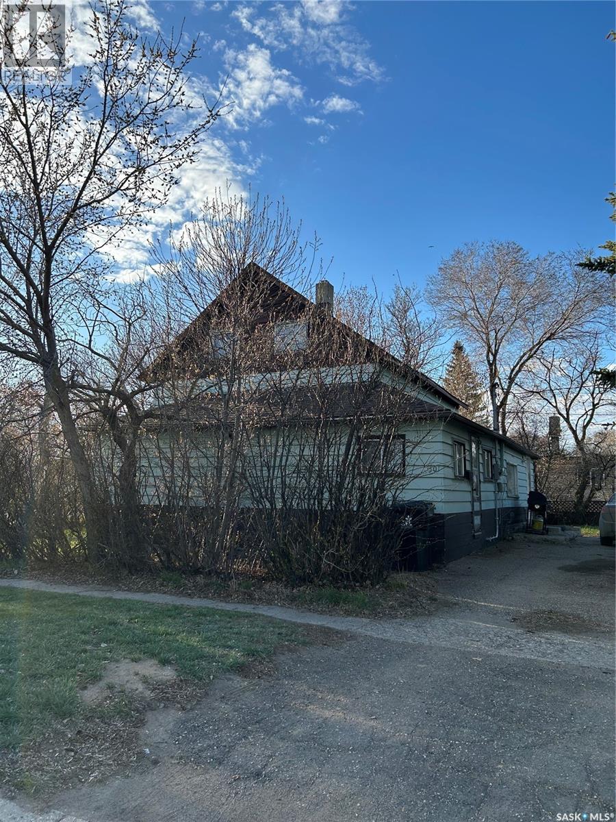301 Aldridge Street, Bienfait, Saskatchewan  S0C 0M0 - Photo 2 - SK027277