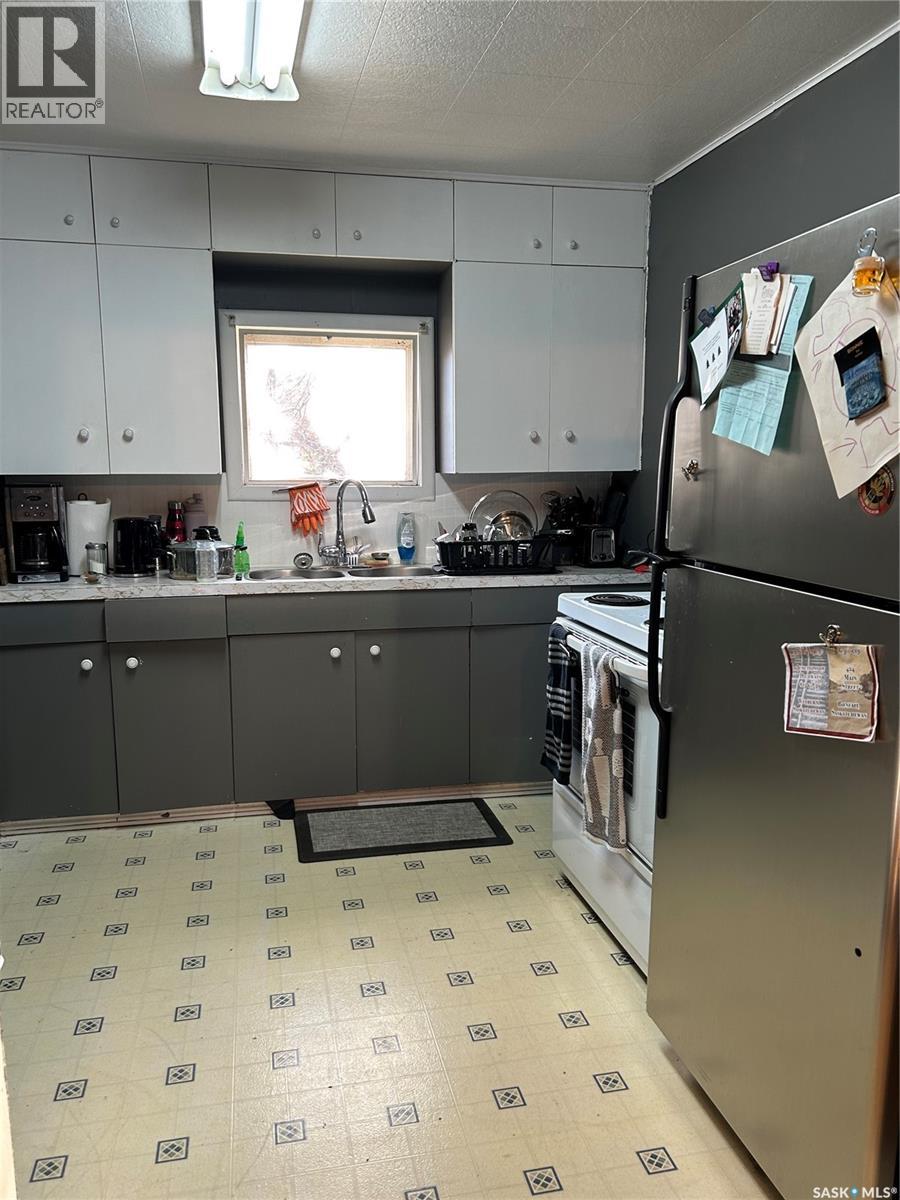 301 Aldridge Street, Bienfait, Saskatchewan  S0C 0M0 - Photo 4 - SK027277