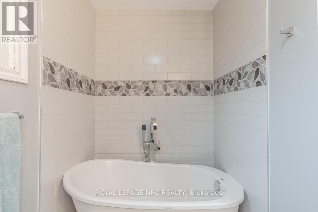 2432 Port Robinson Road, Thorold, Ontario  L3B 5N5 - Photo 34 - X12724080