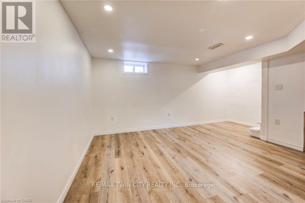 15 - 164 Jansen Avenue, Kitchener, Ontario  N2A 2L7 - Photo 30 - X12724124