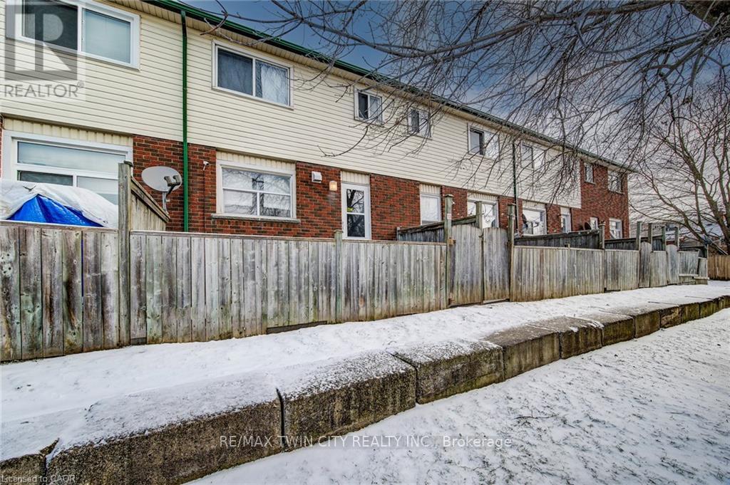 15 - 164 Jansen Avenue, Kitchener, Ontario  N2A 2L7 - Photo 36 - X12724124