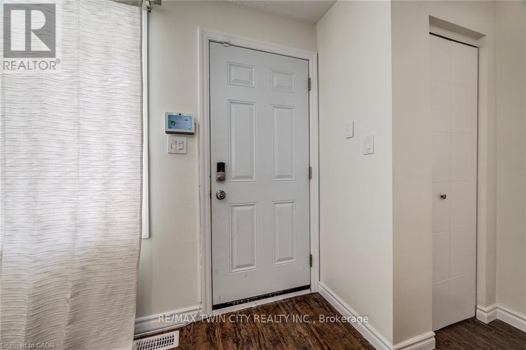 15 - 164 Jansen Avenue, Kitchener, Ontario  N2A 2L7 - Photo 5 - X12724124