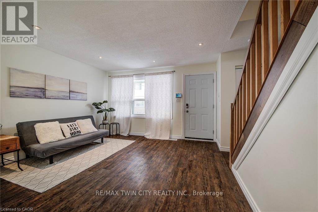 15 - 164 Jansen Avenue, Kitchener, Ontario  N2A 2L7 - Photo 6 - X12724124