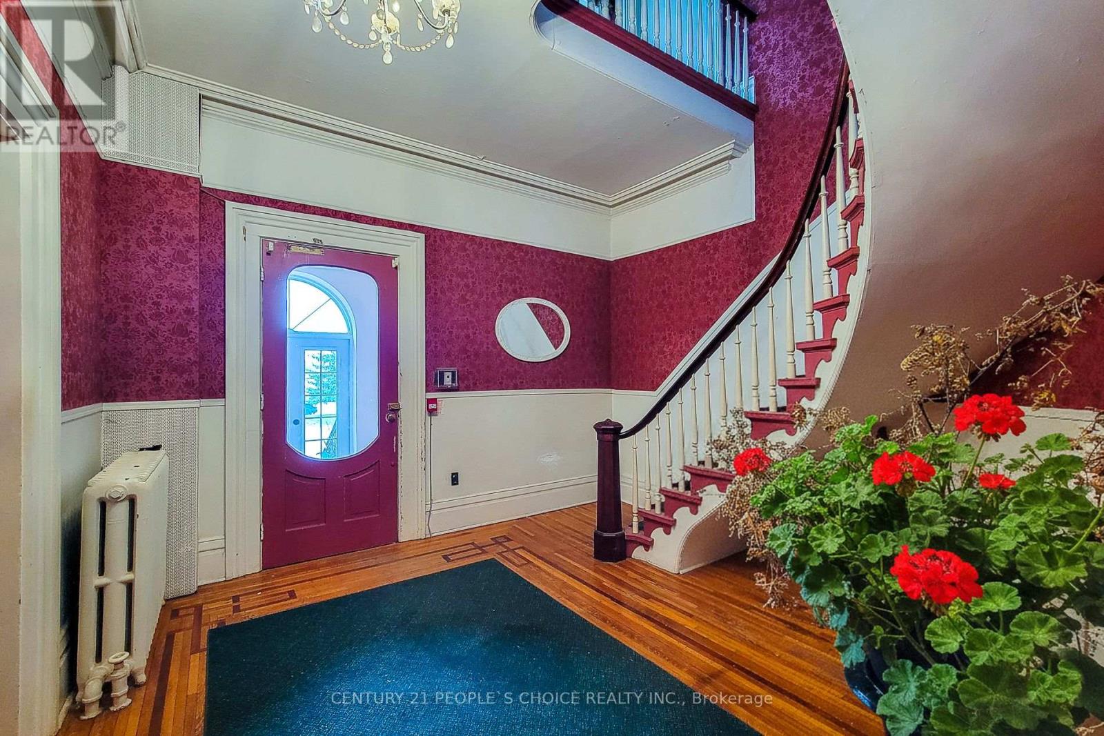 260 Vine Street, St. Catharines, Ontario  L2M 4T1 - Photo 2 - X12724144