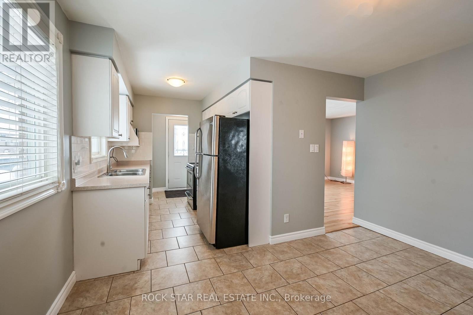 Unknown Address, ,     - Photo 2 - X12724178