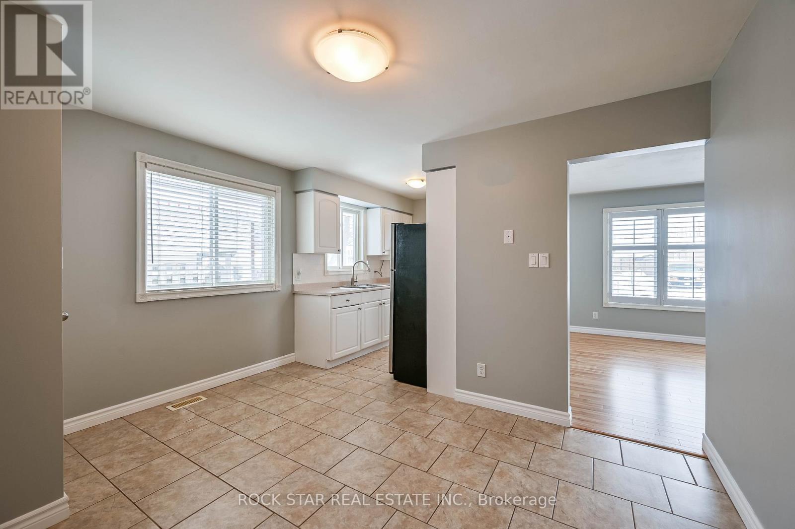 Unknown Address, ,     - Photo 3 - X12724178