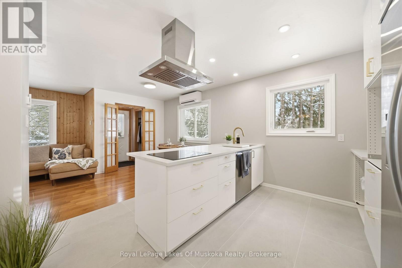 8020 Park Lane Crescent, Ramara, Ontario  L0K 2B0 - Photo 10 - S12724332