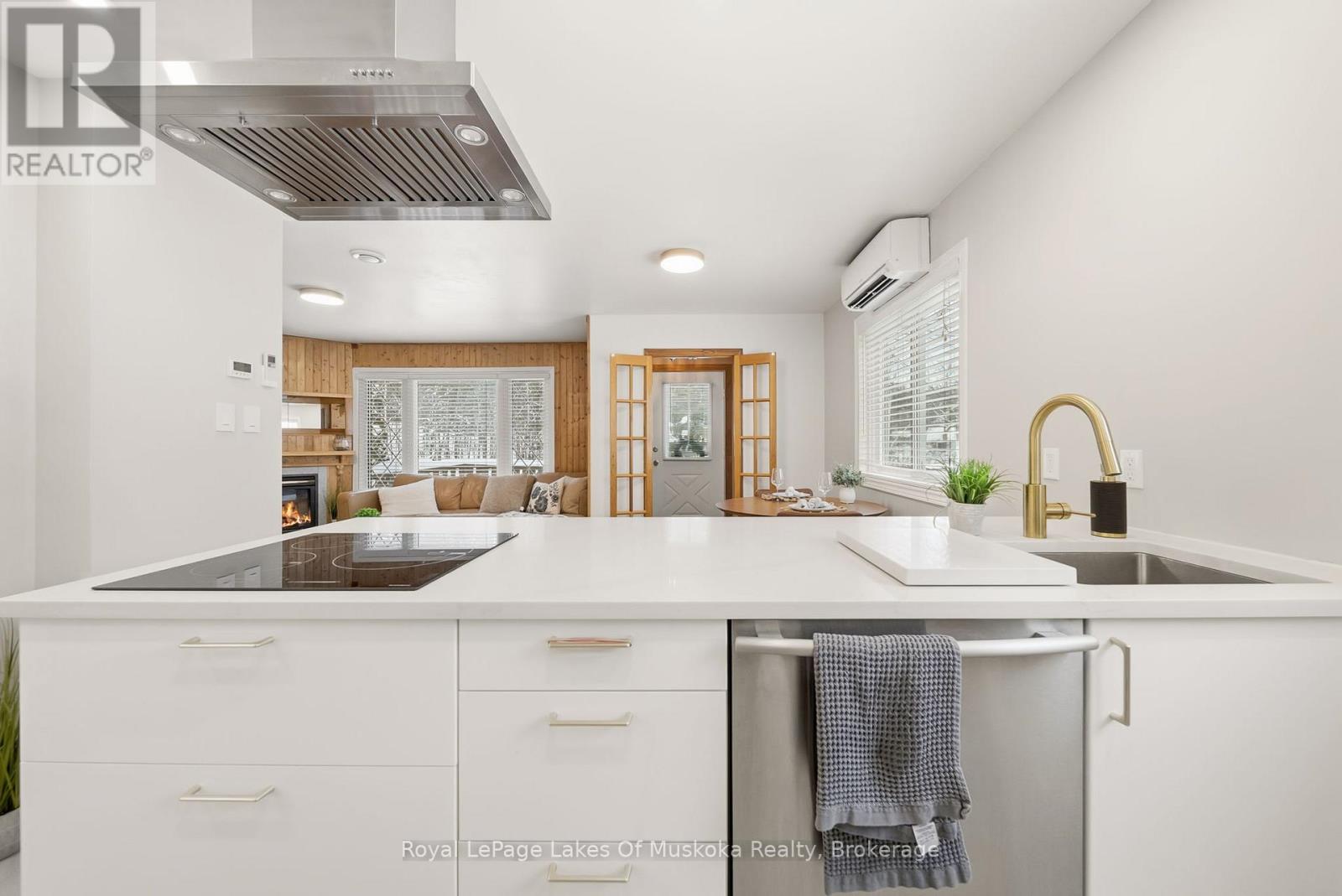 8020 Park Lane Crescent, Ramara, Ontario  L0K 2B0 - Photo 12 - S12724332