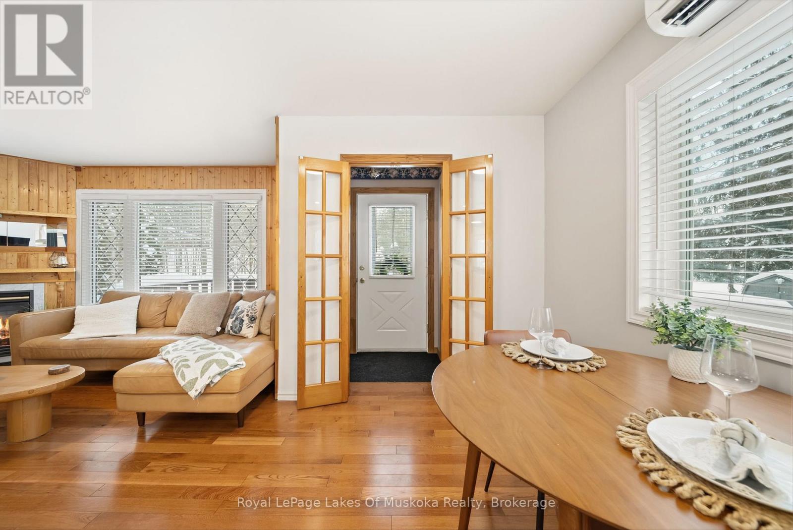 8020 Park Lane Crescent, Ramara, Ontario  L0K 2B0 - Photo 2 - S12724332