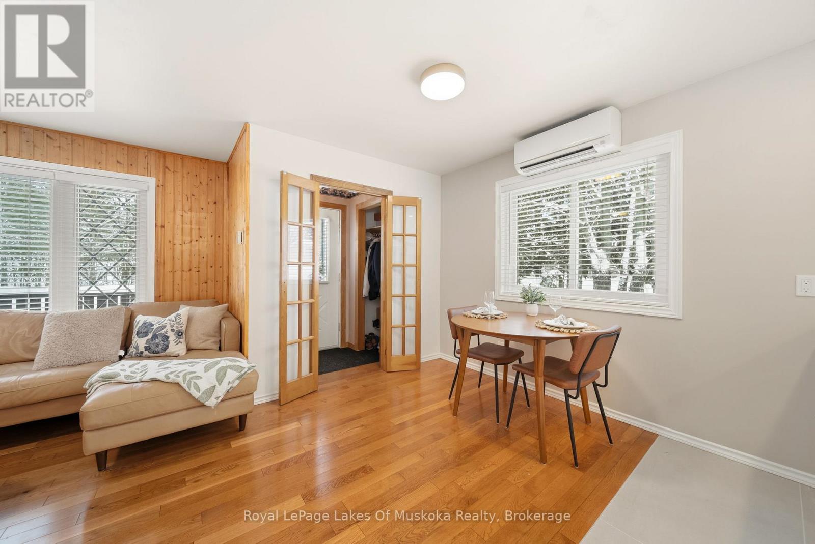 8020 Park Lane Crescent, Ramara, Ontario  L0K 2B0 - Photo 4 - S12724332