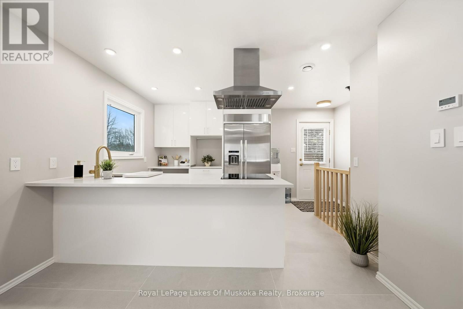 8020 Park Lane Crescent, Ramara, Ontario  L0K 2B0 - Photo 7 - S12724332