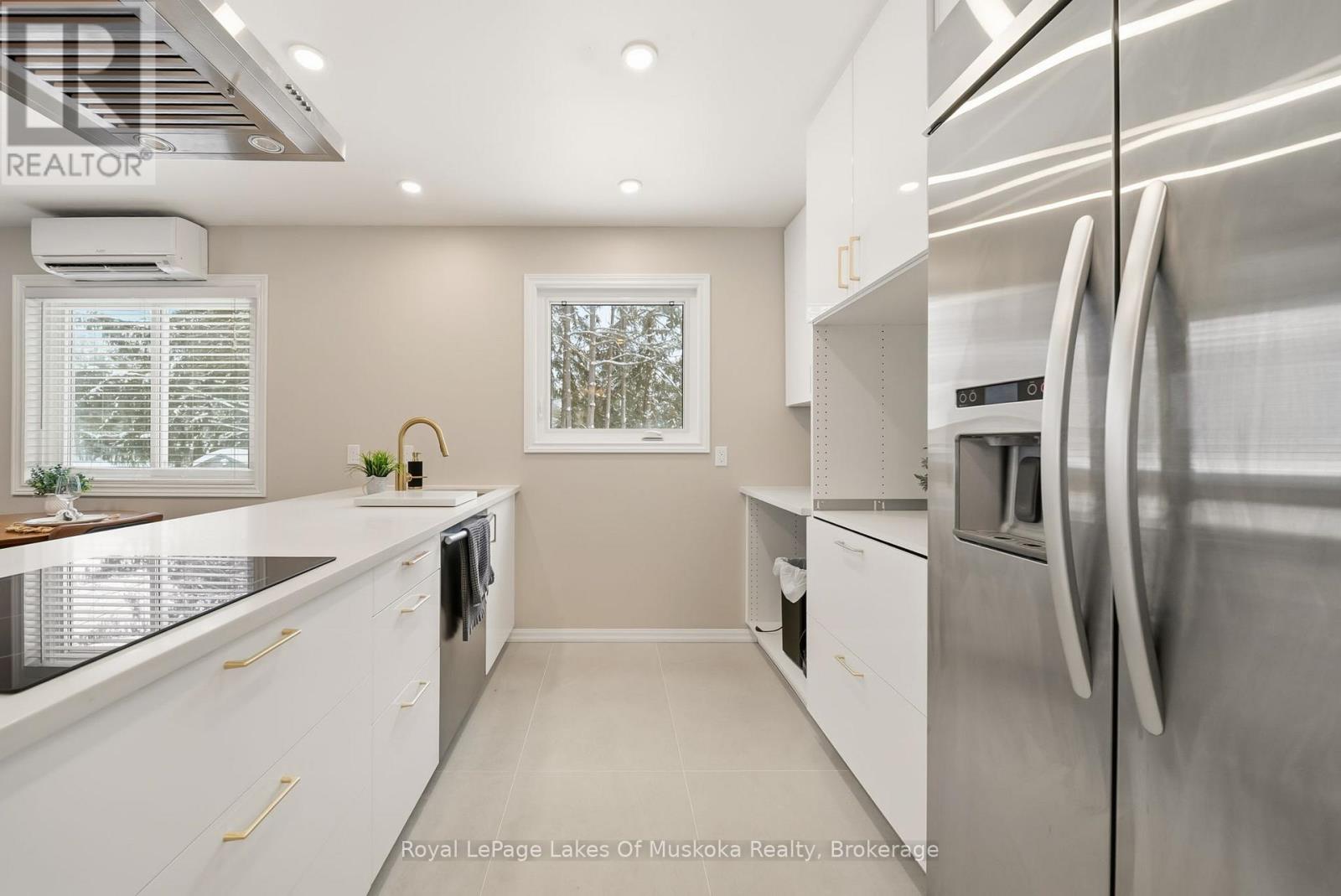 8020 Park Lane Crescent, Ramara, Ontario  L0K 2B0 - Photo 9 - S12724332