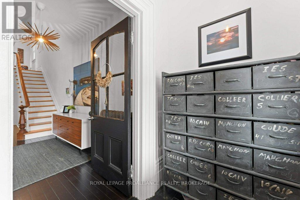 28 Wellington Street, Kingston, Ontario  K7L 3C1 - Photo 3 - X12724286