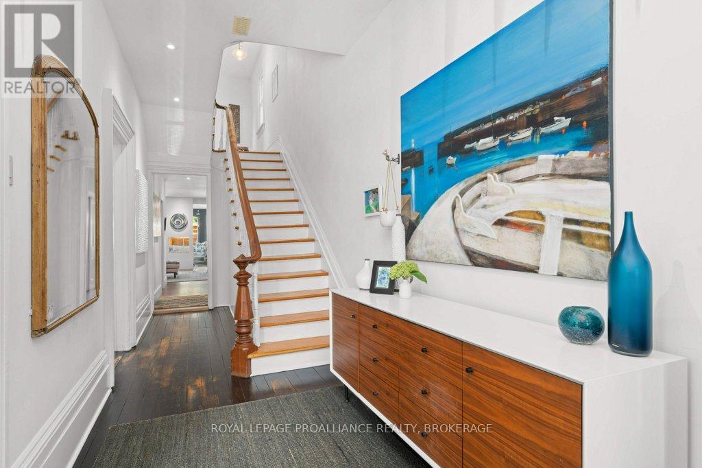 28 Wellington Street, Kingston, Ontario  K7L 3C1 - Photo 4 - X12724286