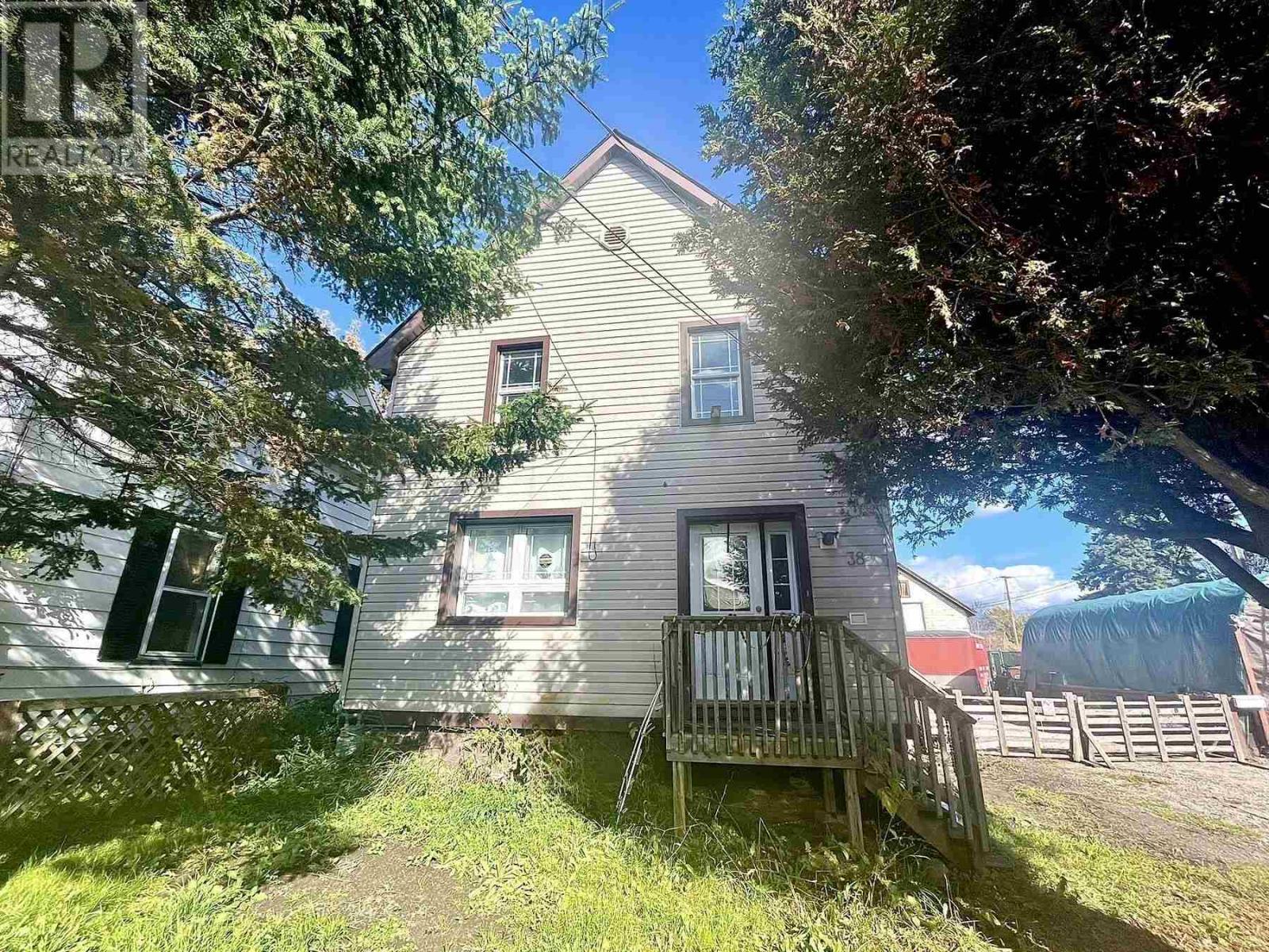38 Edinburgh St, Sault Ste. Marie, Ontario P6A 1K7 - Photo 1 - SM260156