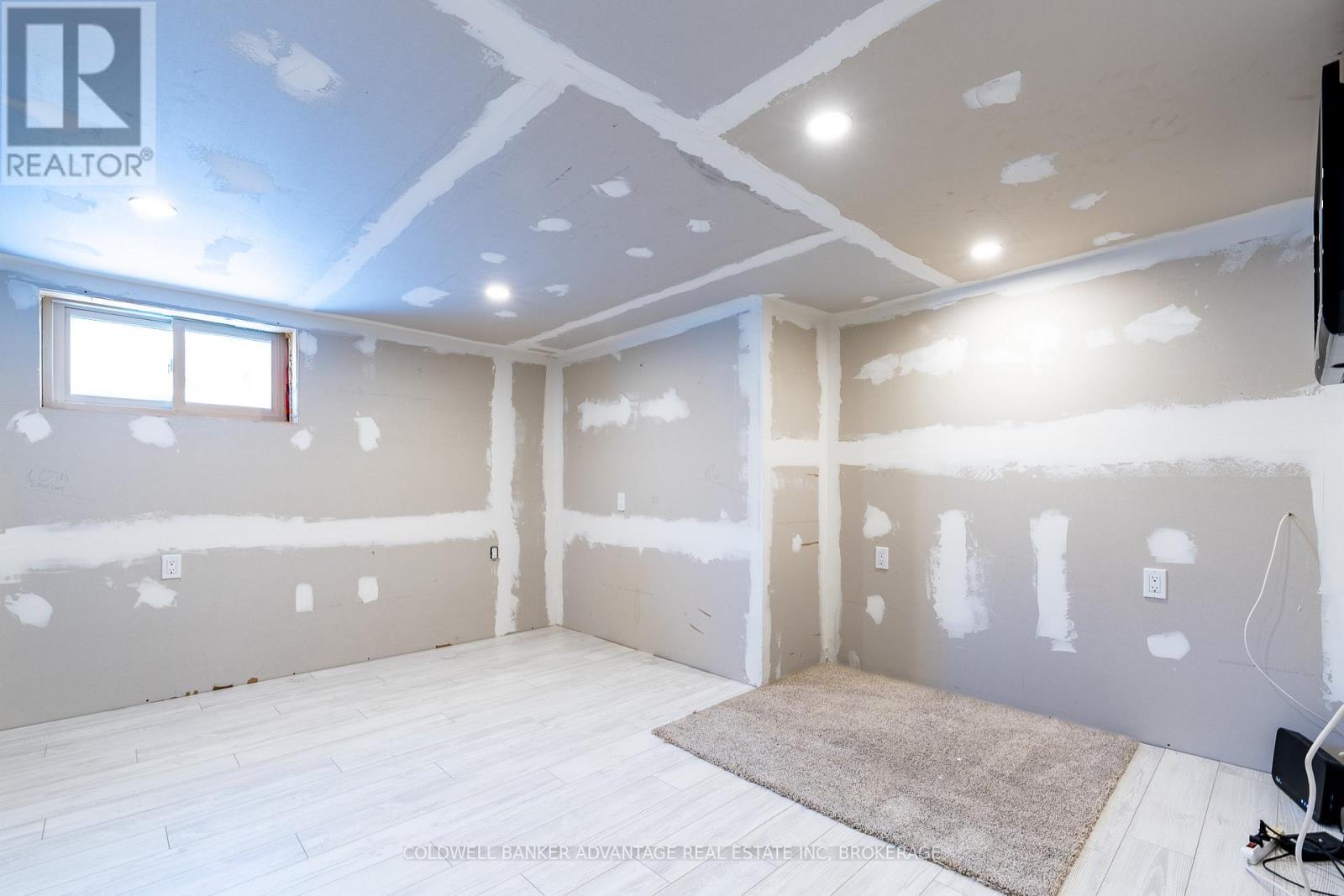 52 Oak Street, Port Colborne, Ontario  L3K 4S6 - Photo 14 - X12724316