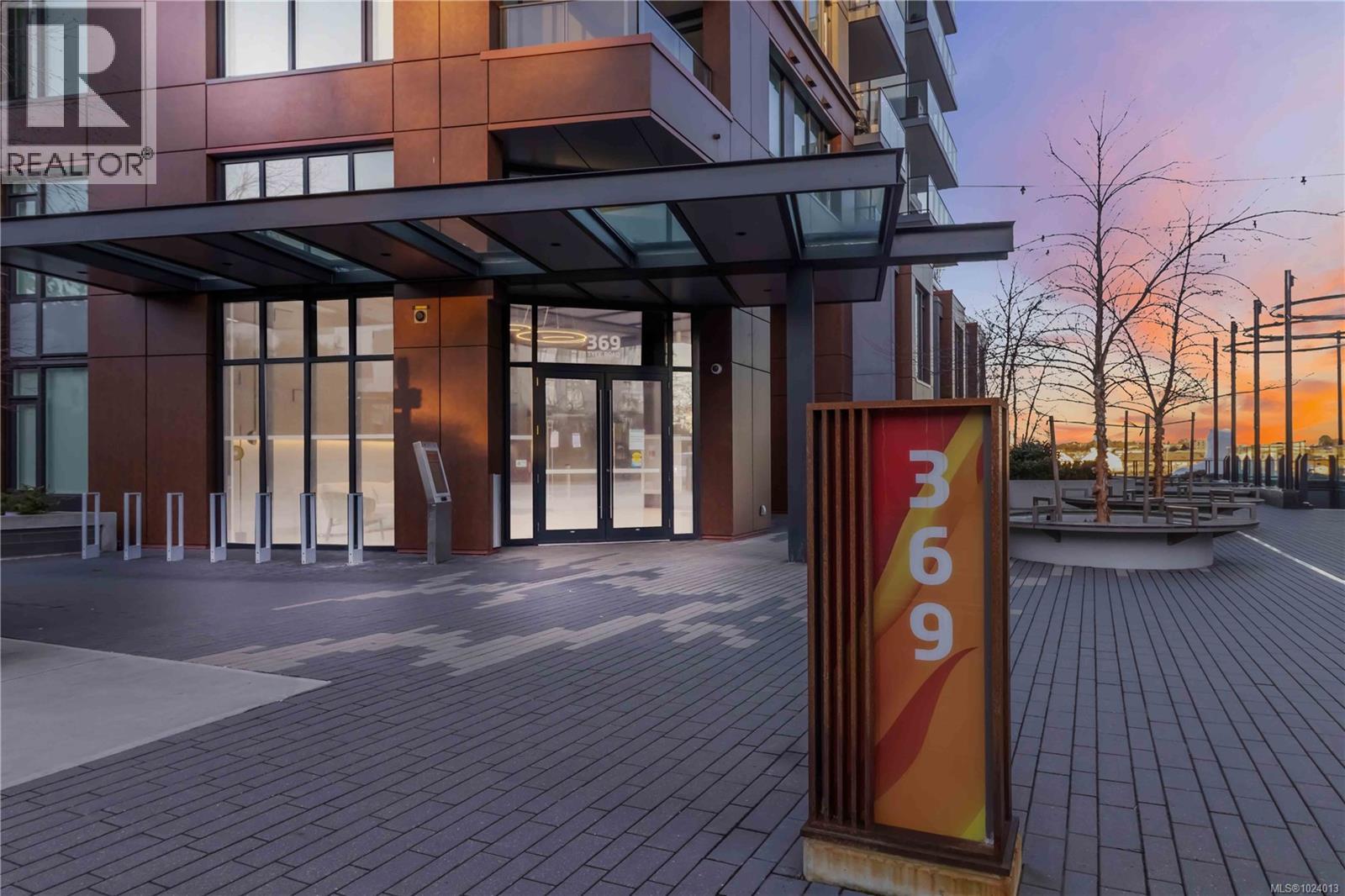 308 369 Tyee Rd, Victoria, British Columbia  V9A 0B6 - Photo 2 - 1024013