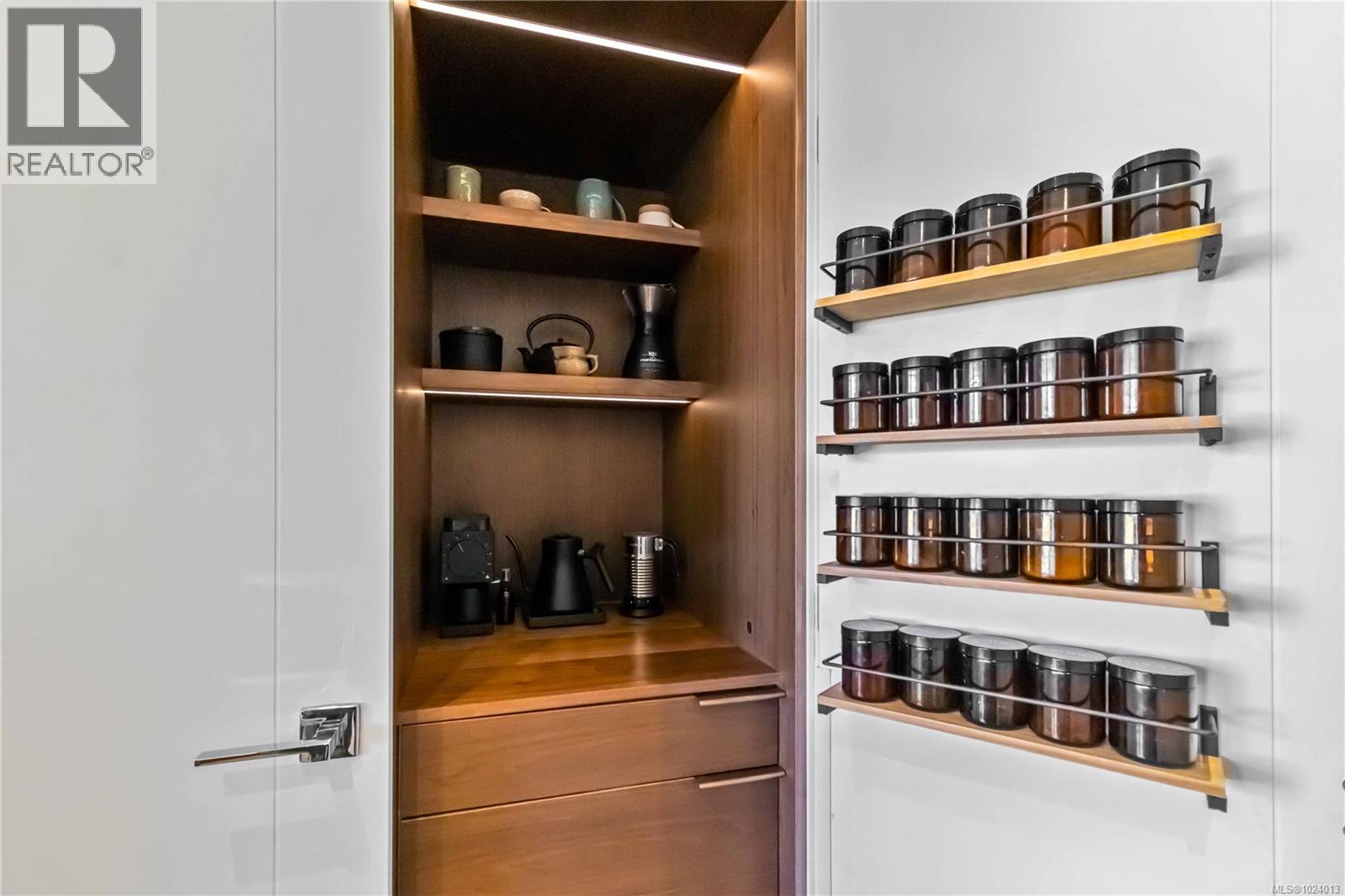 308 369 Tyee Rd, Victoria, British Columbia  V9A 0B6 - Photo 15 - 1024013