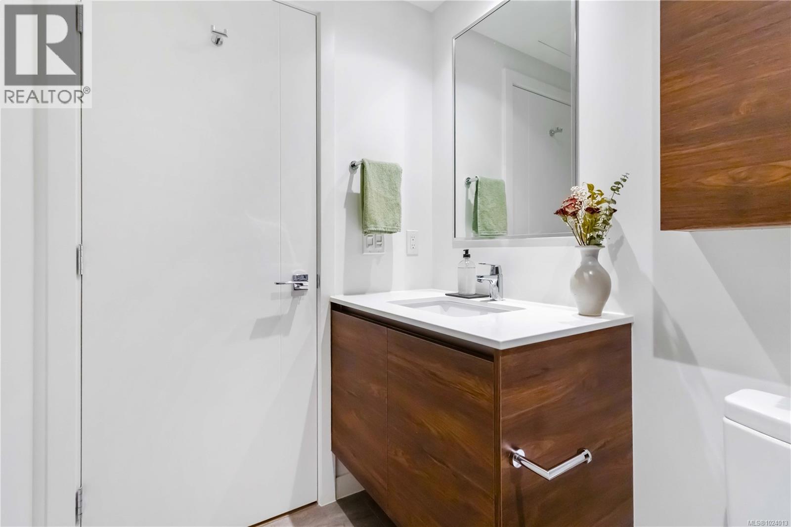 308 369 Tyee Rd, Victoria, British Columbia  V9A 0B6 - Photo 17 - 1024013