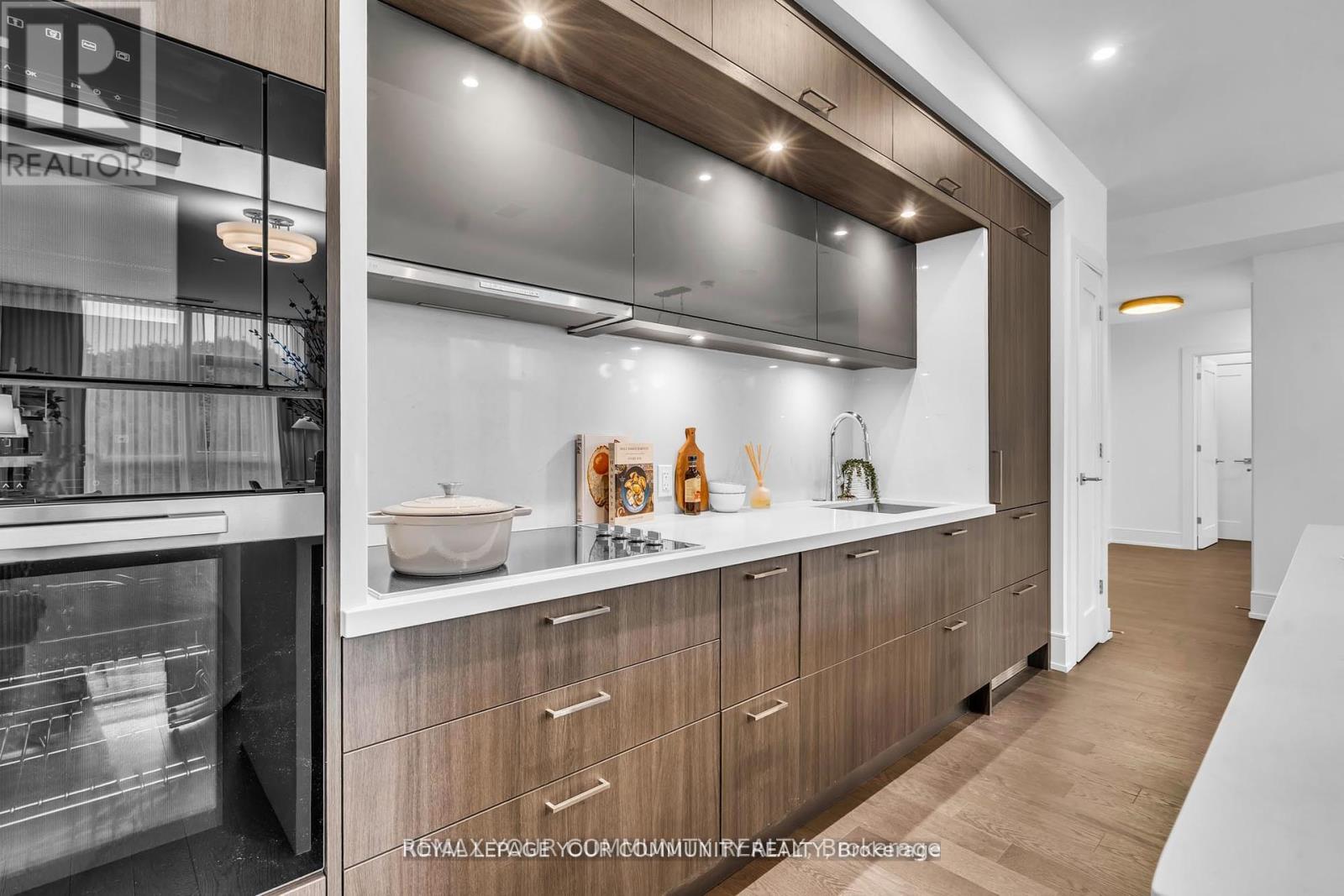 101 - 10 Inn On The Park Drive, Toronto, Ontario  M3C 0P9 - Photo 16 - C12724338