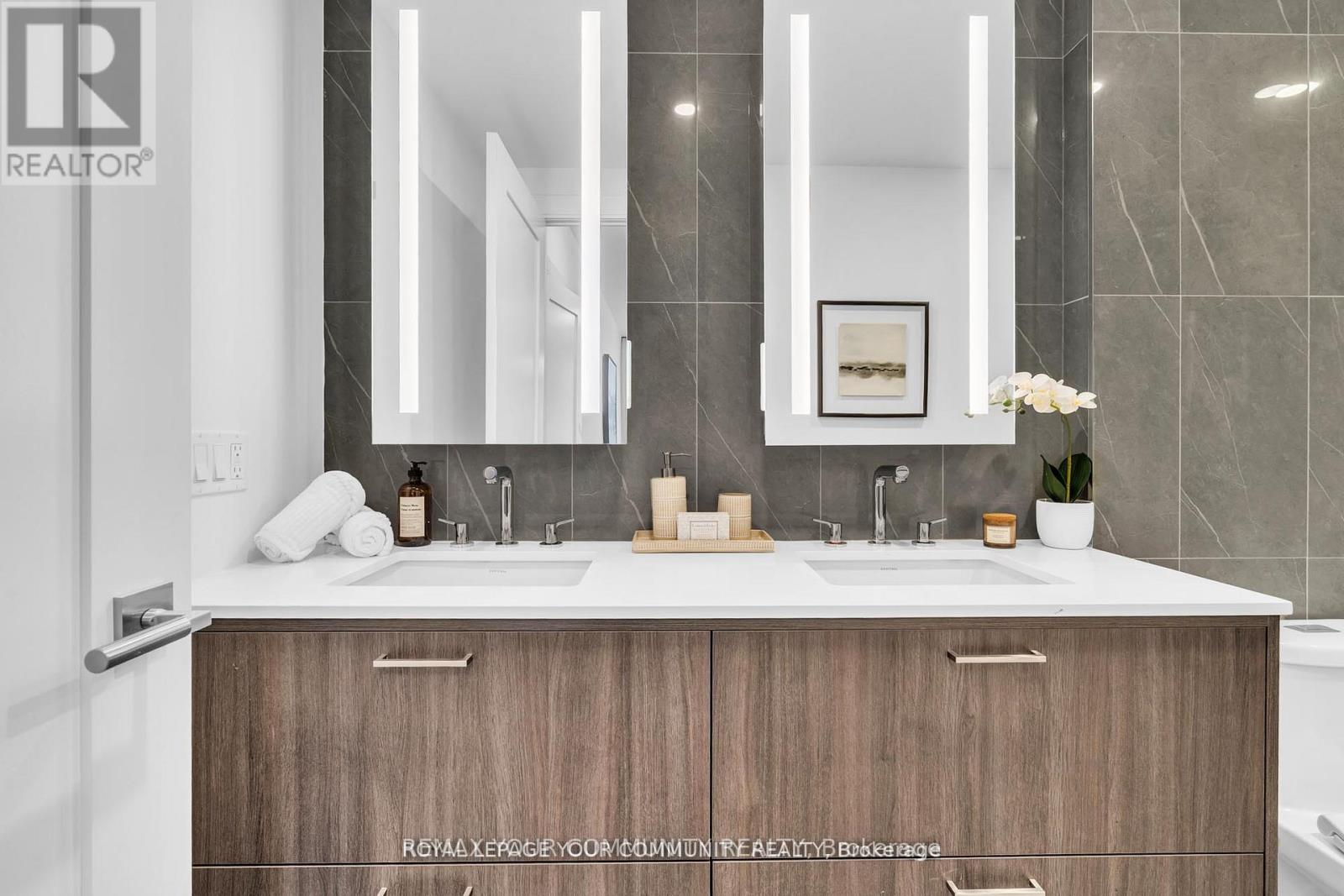 101 - 10 Inn On The Park Drive, Toronto, Ontario  M3C 0P9 - Photo 27 - C12724338