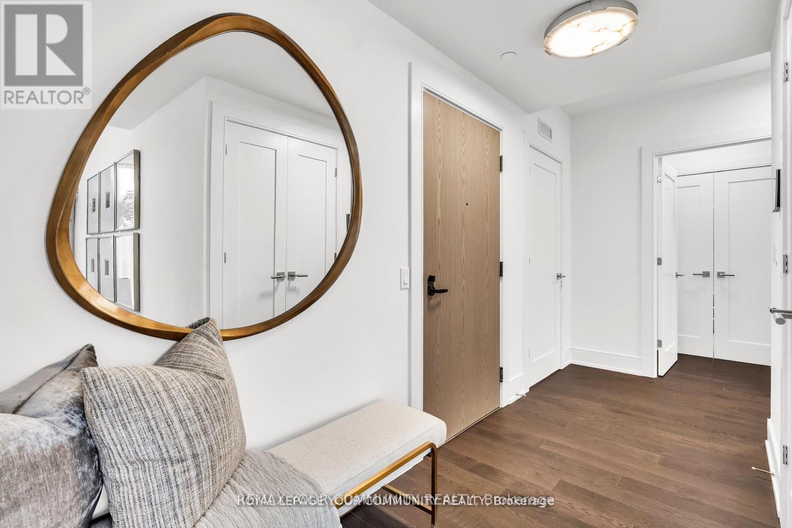 101 - 10 Inn On The Park Drive, Toronto, Ontario  M3C 0P9 - Photo 4 - C12724338