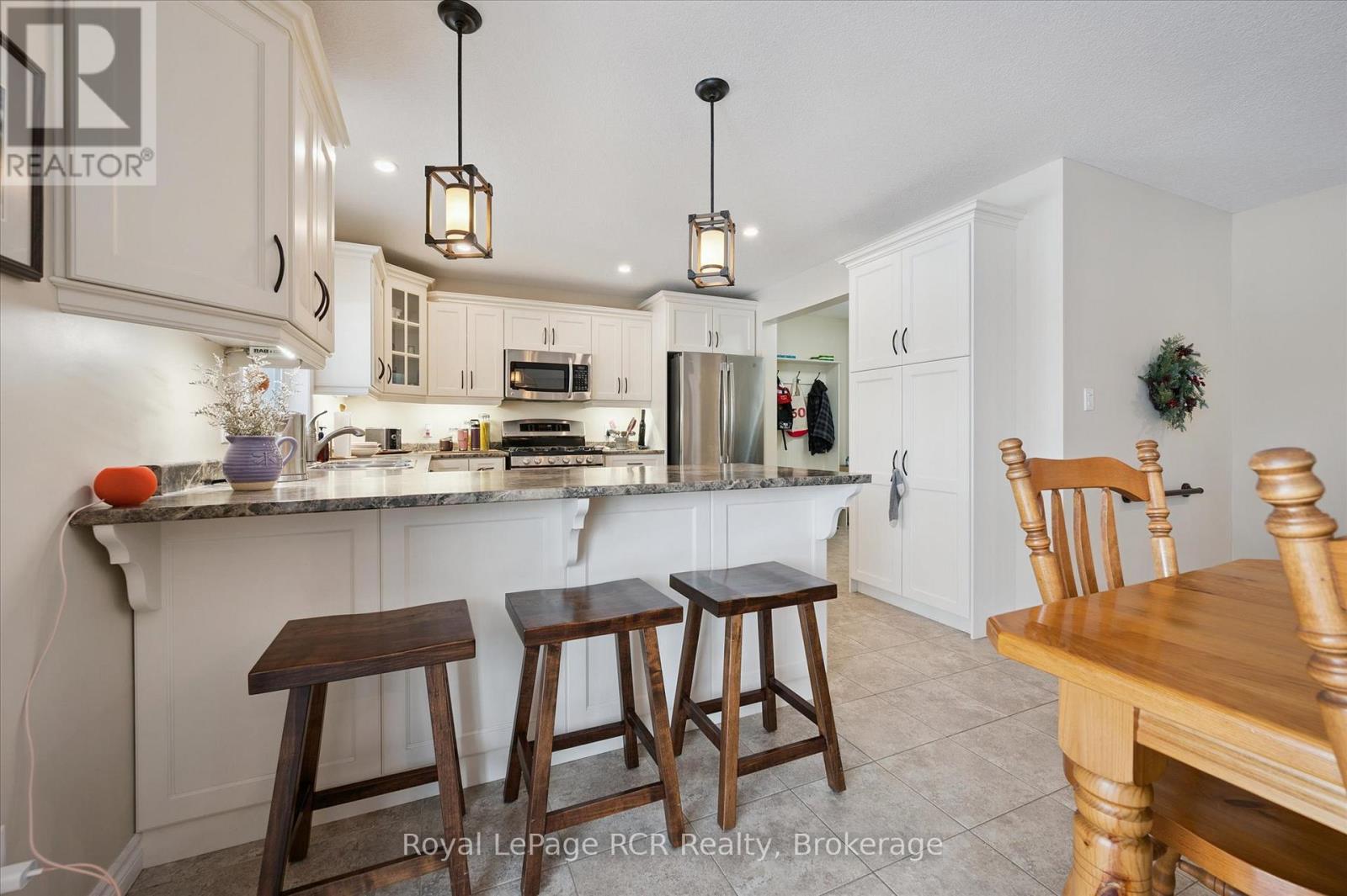 10 Sparberry Street W, Southgate, Ontario N0G 2L0 - Photo 8 - X12721554