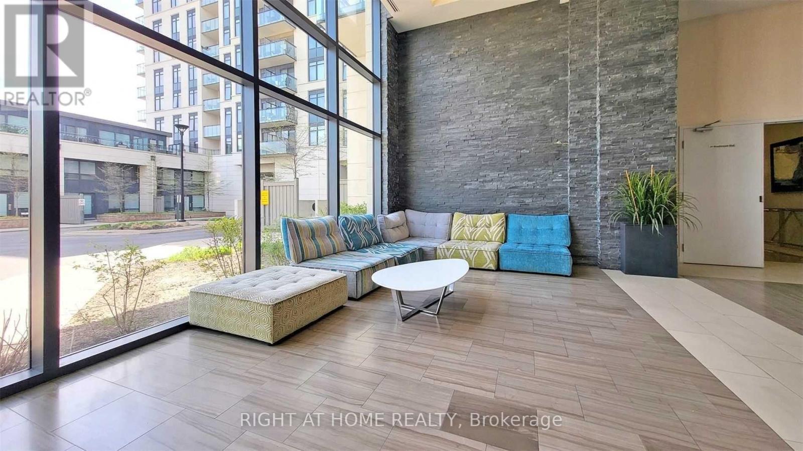 1011 - 24 Woodstream Boulevard, Vaughan, Ontario  L4L 8C4 - Photo 5 - N12724280