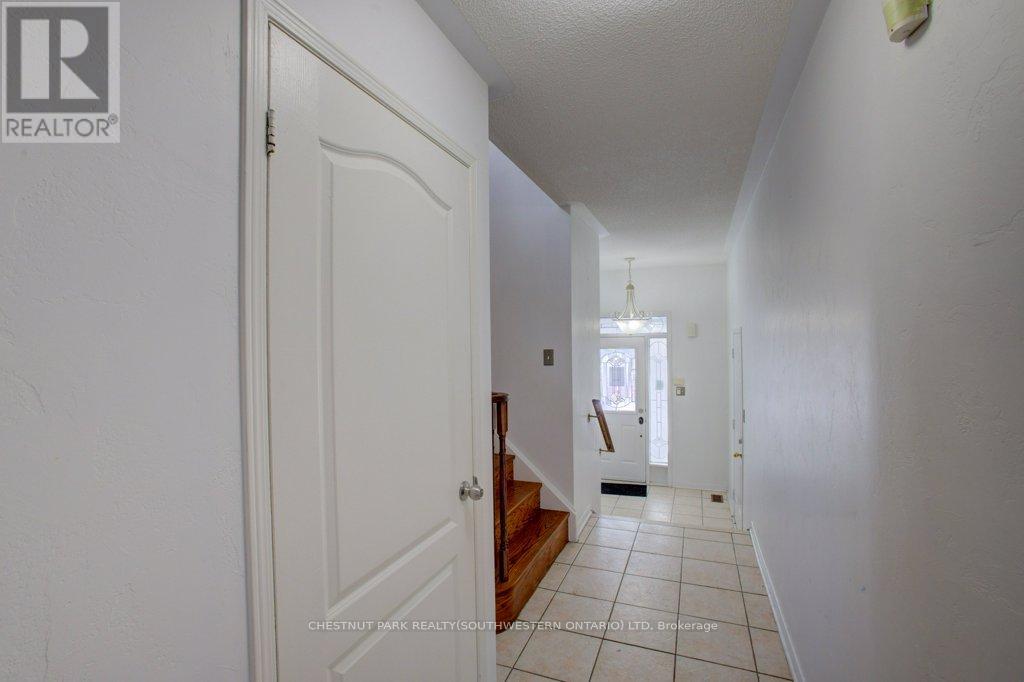 8 Waterdale Road, Brampton, Ontario  L7A 1S7 - Photo 8 - W12724308