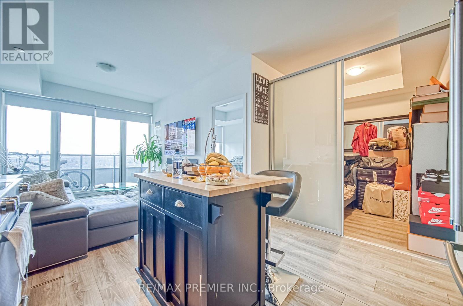 2712 - 30 Shore Breeze Drive, Toronto, Ontario  M8V 0C7 - Photo 18 - W12724312