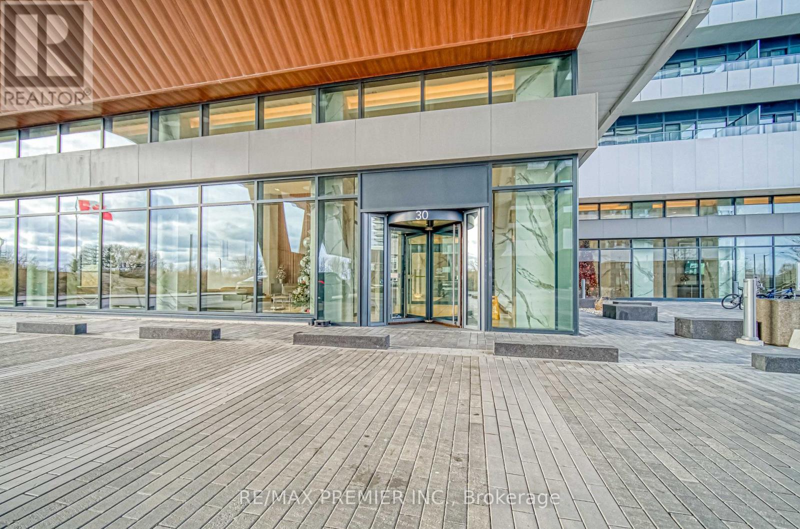 2712 - 30 Shore Breeze Drive, Toronto, Ontario  M8V 0C7 - Photo 8 - W12724312