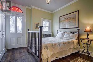 125 Macdonell Avenue, Toronto, Ontario  M6R 2A4 - Photo 14 - W12724314